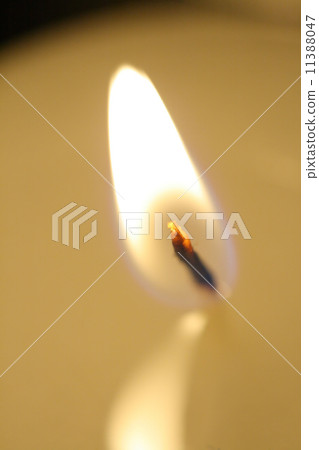 burning candle 11388047