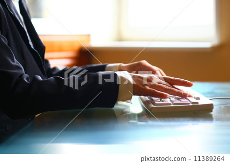 keyboard work hand keyboard work hand 11389264