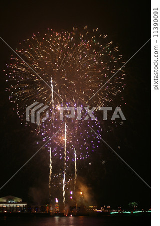 fireworks at night Saint-Petersburg 11390091