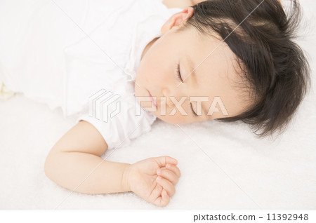 一個熟睡的嬰兒 11392948