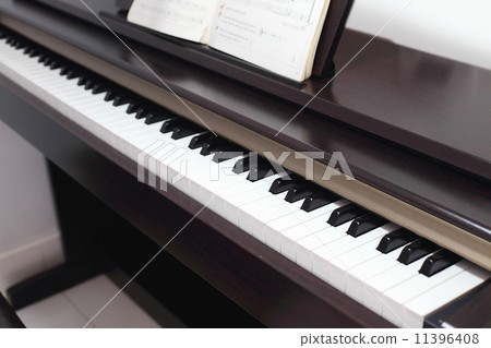 Classic electric pianos Classic electric pianos 11396408