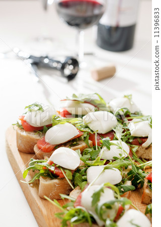 Tomato, mozzarella and arugula sandwich 11396833