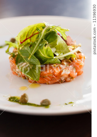 salmon tartare 11396930