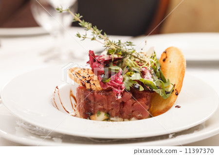 beef tartar 11397370