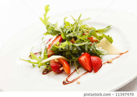 salad with strawberries 11397470