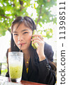Asian young businesswomen Are using the phone to communicate 11398511
