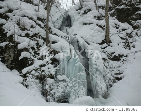 Ice waterfall 11399365