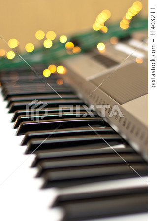 Synthesizer with lights 11403211