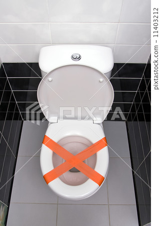 Closed toilet 11403212