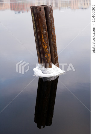 Old rusted mooring post with rope on Neva river, Saint-Petersburg, Russia 11403303