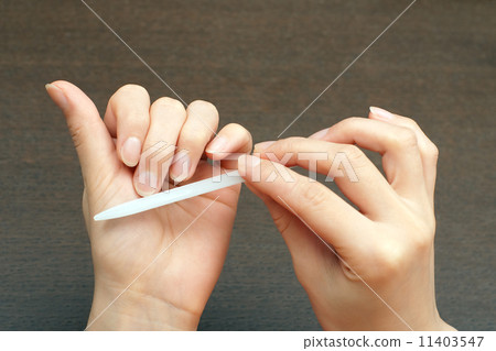 Filing nails 11403547