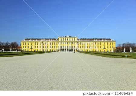 Schoenbrunn Palace in Vienna, Austria Schoenbrunn Palace in Vienna, Austria 11406424