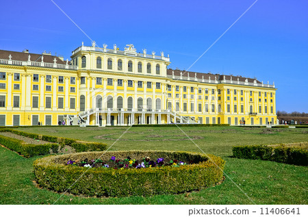 Schoenbrunn Palace in Vienna, Austria 11406641