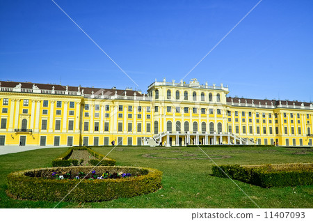 Schoenbrunn Palace in Vienna, Austria Schoenbrunn Palace in Vienna, Austria 11407093