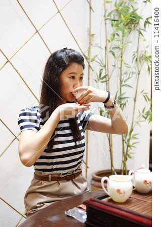 A woman who tastes Chinese tea A woman who tastes Chinese tea 11416400