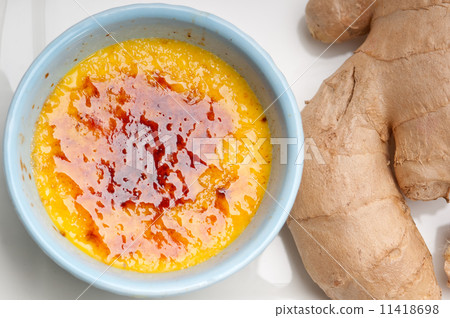 fresh ginger creme brulee dessert 11418698