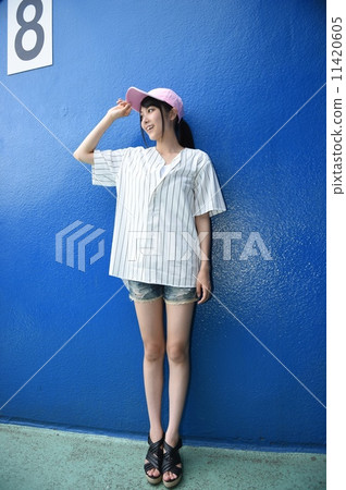 看棒球風格的女性 看棒球風格的女性 11420605