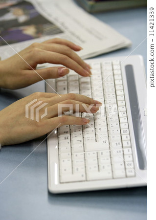 Female operator 11421339