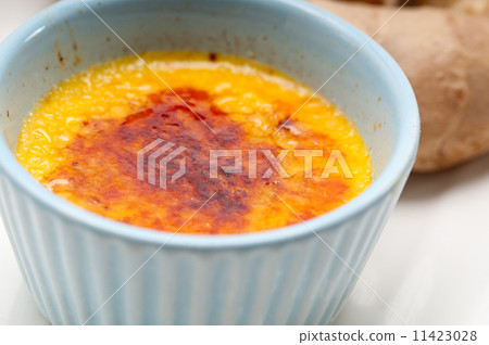 fresh ginger creme brulee dessert fresh ginger creme brulee dessert 11423028