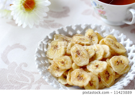 Banana chips 11423889