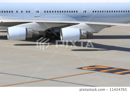 Jumbo jet engine 11424765