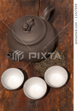 chinese green tea pot and cups 11427844