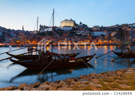 Night scene of Porto, Portugal  11429049