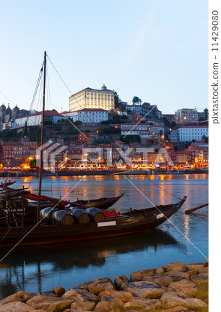 Night scene of Porto, Portugal  11429080