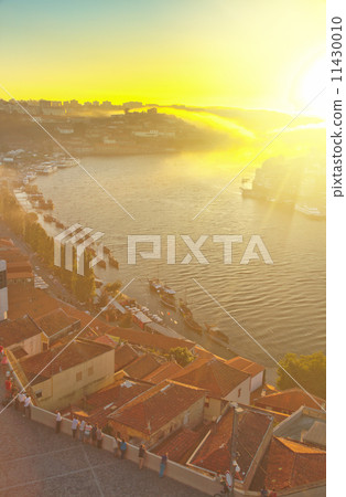 hill with old town of Porto, Portugal 11430010