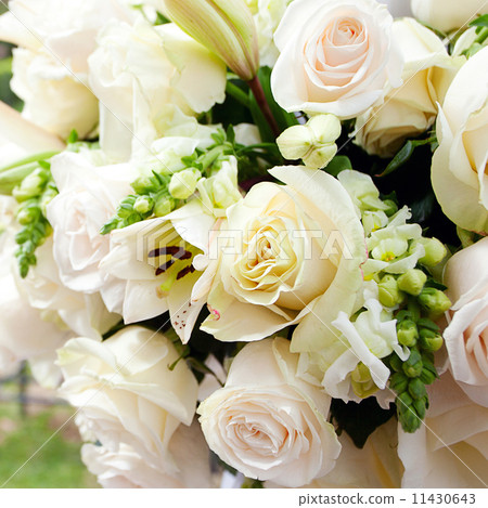 wedding marquee with bouquets of roses wedding marquee with bouquets of roses 11430643