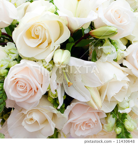 wedding marquee with bouquets of roses 11430648