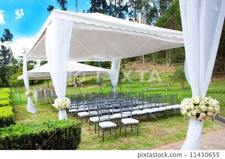 wedding marquee with bouquets of roses 11430655