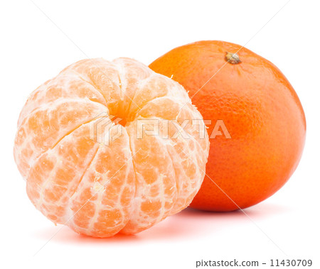 Peeled tangerine or mandarin fruit 11430709