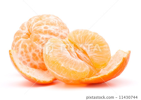 Peeled tangerine or mandarin fruit 11430744