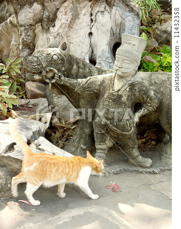 Wat Pho的貓和石頭雕象 11432358