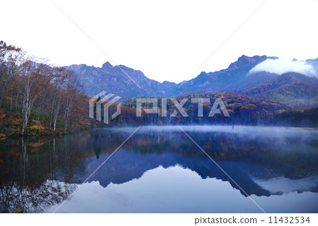 Mirror pond, before dawn Mirror pond, before dawn 11432534
