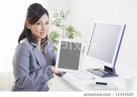 Business woman with tablet Business woman with tablet 11432683