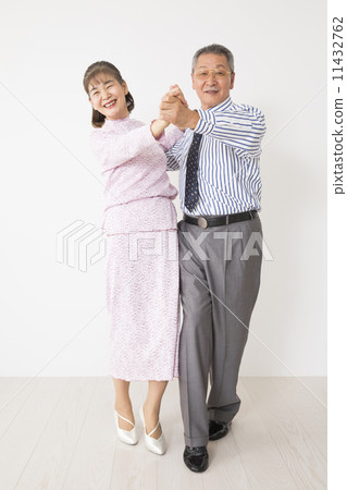 Senior couple doing ballroom dancing 11432762