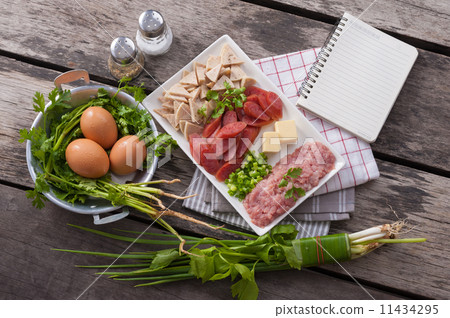 Ingredients 11434295