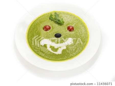pea soup  a white dish at restaurant 11436071
