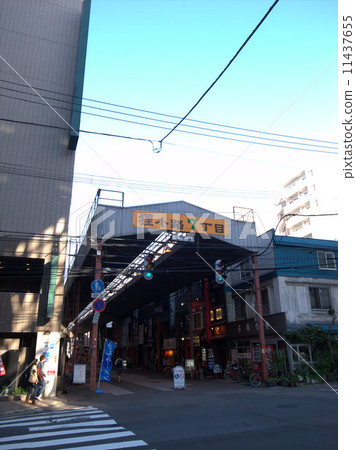 Clear skies on sunny days 11437655