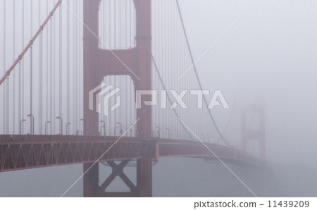 golden gate bridge, fog, foggy 11439209