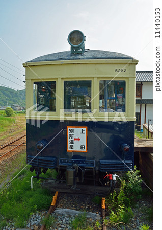 Railway Private Railway - Ueda Electric Railway Mohaha 5252 that is stored in Sepahizen Onsen Station 11440153