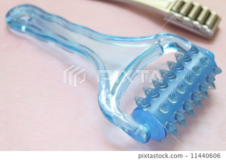 Pretty Face Roller 11440606
