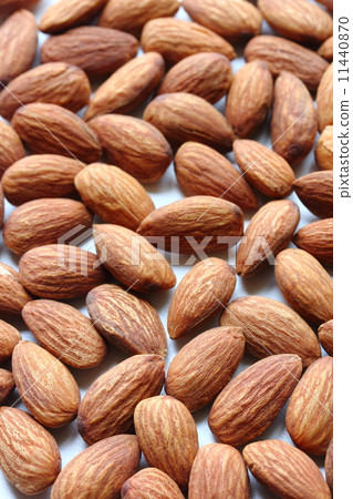 Almond 11440870