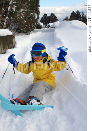 Children's ski scenery 11441825