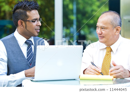 Young executive making presentation to senior executive on laptop Young executive making presentation to senior executive on laptop 11444045