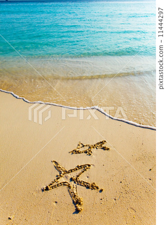 Drawing on sand on a theme of rest - a starfish and a small fish 11444297
