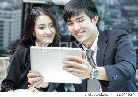 Consultant and customer Asian businessman discuss and talk 11444624