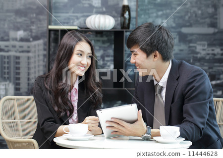 Consultant and customer Asian businessman discuss and talk 11444628